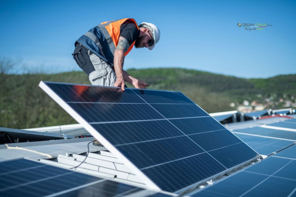 Risparmio energetico, economico e sostenibilità: scopri quali sono i vantaggi del noleggio operativo del fotovoltaico per le aziende